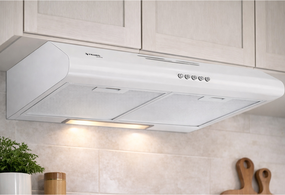 Απεικονίζεται ο απορροφητήρας εγκατεστημένος σε κουζίνα.